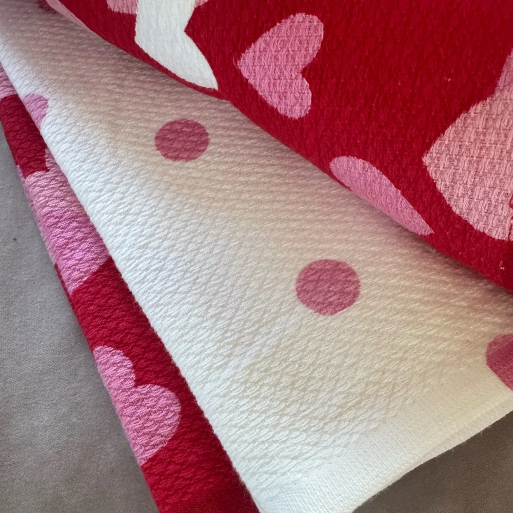 Kate Spade Red white & Pink 100% Cotton Towel trio❤️🤍🩷I have coordinating apron